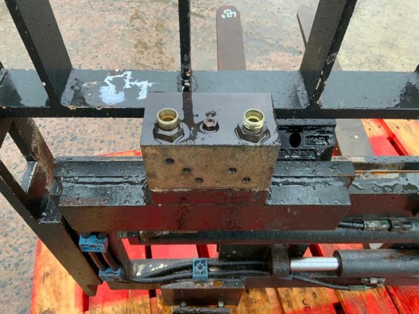 DURWEN FORK LIFT SLIDING CARRIAGE.........618. 377220932