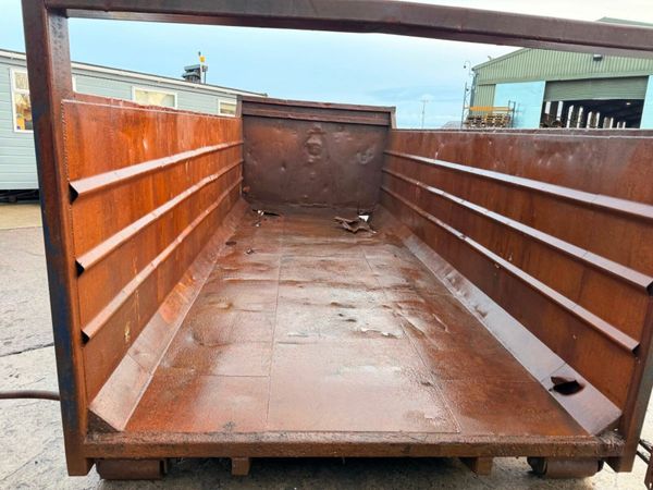 30 YARD HOOK SKIP BIN......344V 377221145