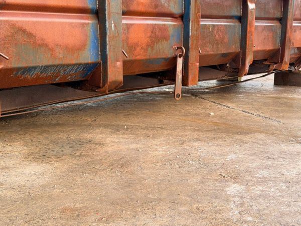 30 YARD HOOK SKIP BIN......344V 377221153