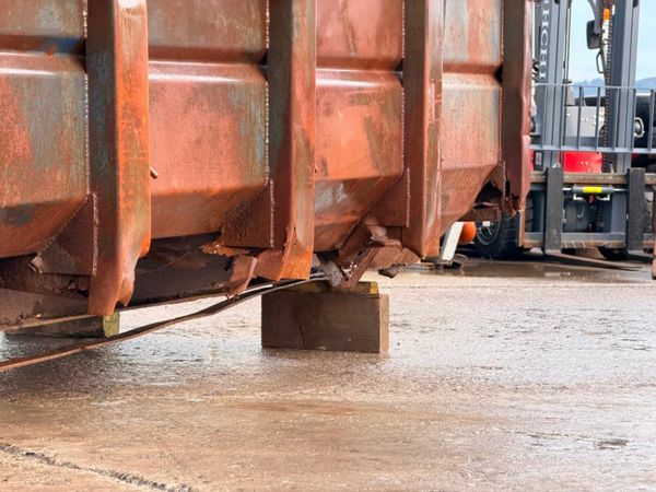 30 YARD HOOK SKIP BIN......344V 377221155