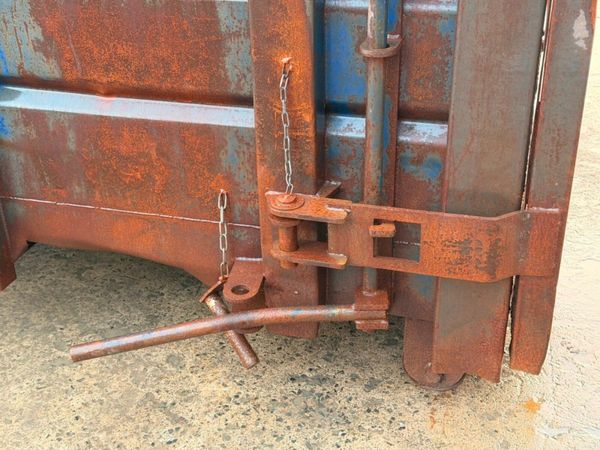 30 YARD HOOK SKIP BIN......344V 377221158