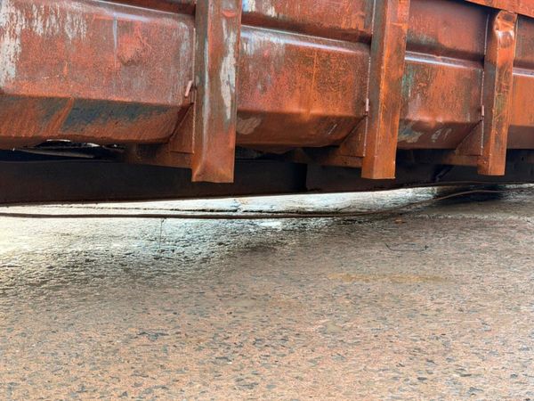 30 YARD HOOK SKIP BIN......344V 377221139