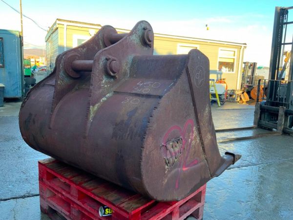 60" JCB DIGGING BUCKET........80mm PINS.....92. 377221249