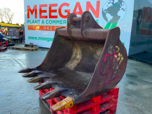 60" JCB DIGGING BUCKET........80mm PINS.....92. 377221261