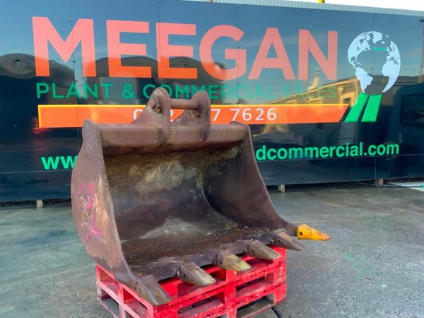 60" JCB DIGGING BUCKET........80mm PINS.....92. 377221264