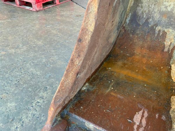 36"  DIGGING BUCKET.......90mm PINS.........#95.. 377221269