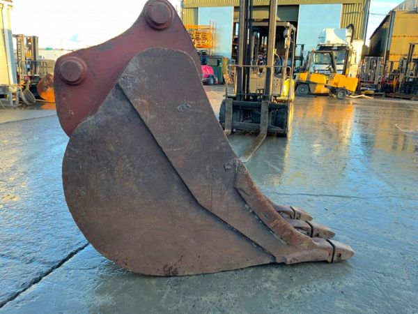 36"  DIGGING BUCKET.......90mm PINS.........#95.. 377221274