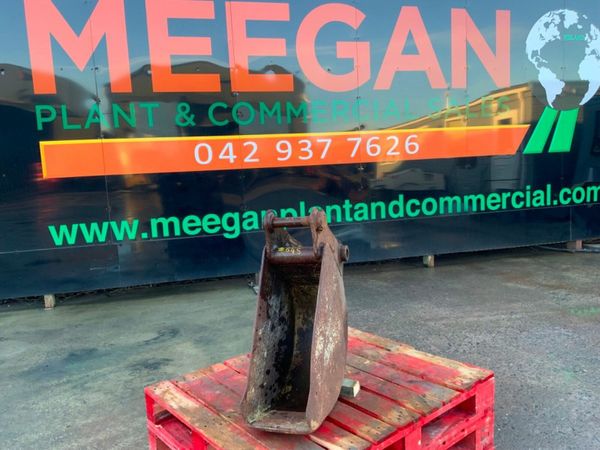 9" DIGGING BUCKET....40mm PINS........64s. 377221284