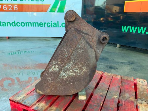 9" DIGGING BUCKET....40mm PINS........64s. 377221295