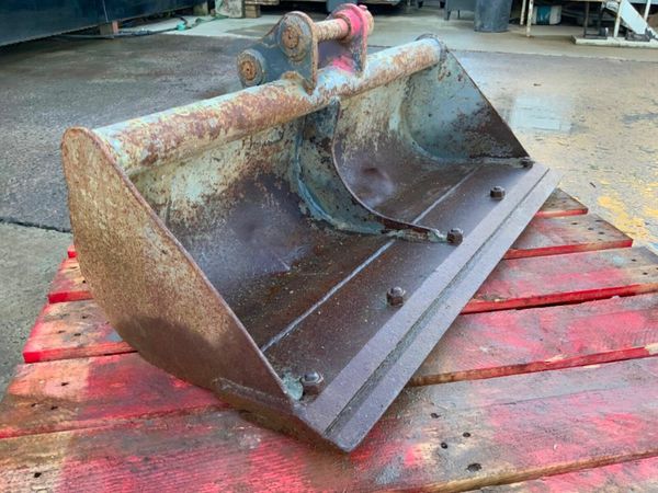 36" STRICKLAND GRADING BUCKET.......30mm....261. 377221226