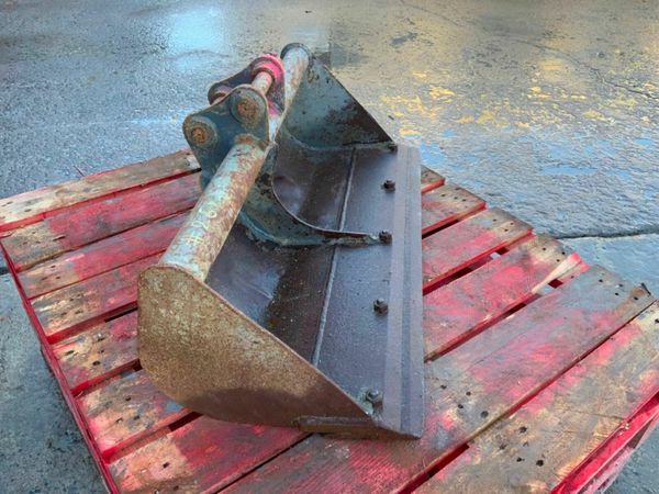 36" STRICKLAND GRADING BUCKET.......30mm....261. 377221227