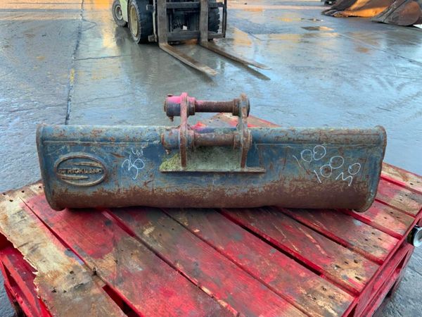 36" STRICKLAND GRADING BUCKET.......30mm....261. 377221232