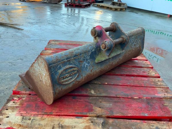 36" STRICKLAND GRADING BUCKET.......30mm....261. 377221235