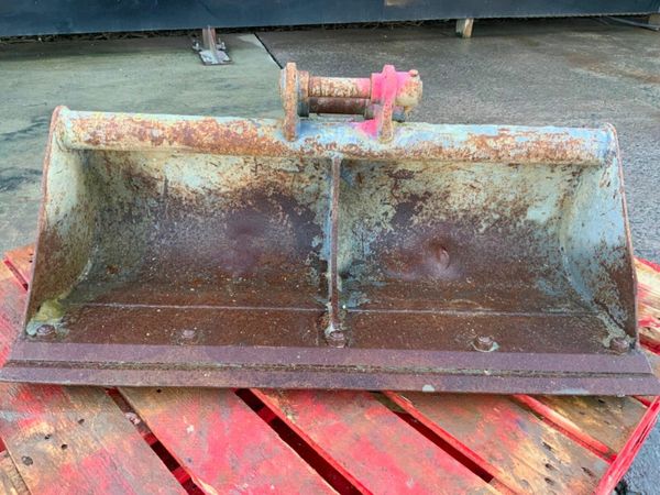 36" STRICKLAND GRADING BUCKET.......30mm....261. 377221237