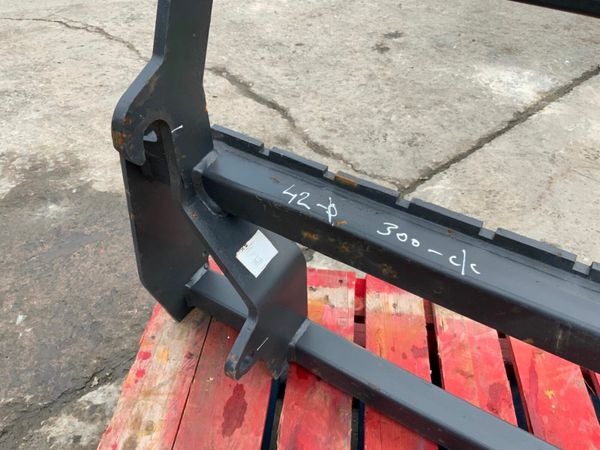 MX LOADER / EURO FORKLIFT HEADSTOCK......1249. 377221360