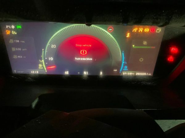 Volvo FH VERSION 5  FH540 MID LIFT.....PARTS 377221566