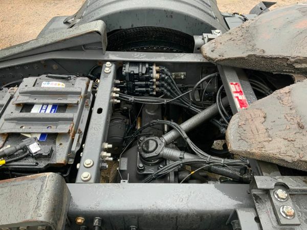 Volvo FH VERSION 5  FH540 MID LIFT.....PARTS 377221574