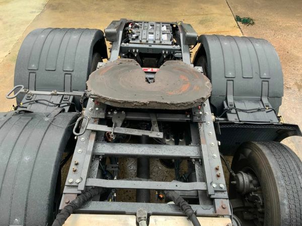 Volvo FH VERSION 5  FH540 MID LIFT.....PARTS 377221576