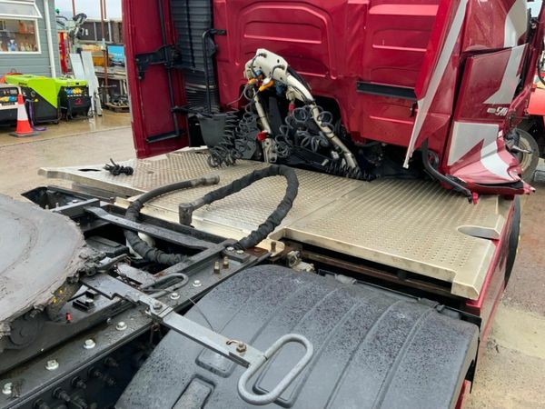 Volvo FH VERSION 5  FH540 MID LIFT.....PARTS 377221577