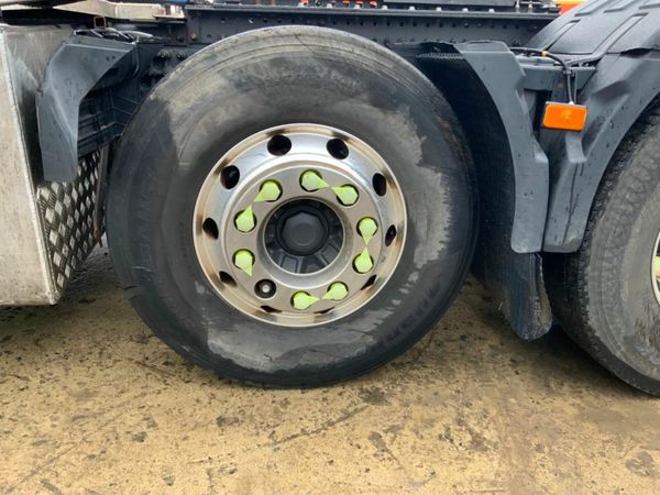 Volvo FH VERSION 5  FH540 MID LIFT.....PARTS 377221584