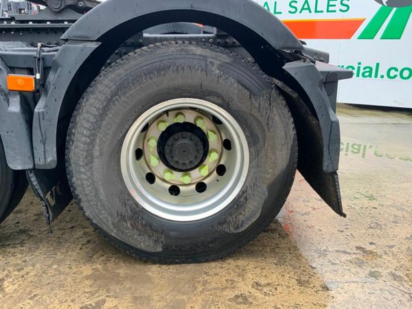 Volvo FH VERSION 5  FH540 MID LIFT.....PARTS 377221585