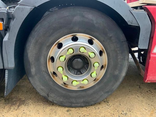 Volvo FH VERSION 5  FH540 MID LIFT.....PARTS 377221591