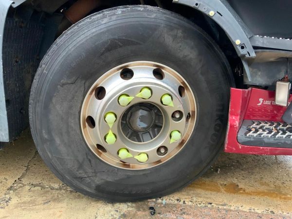 Volvo FH VERSION 5  FH540 MID LIFT.....PARTS 377221592