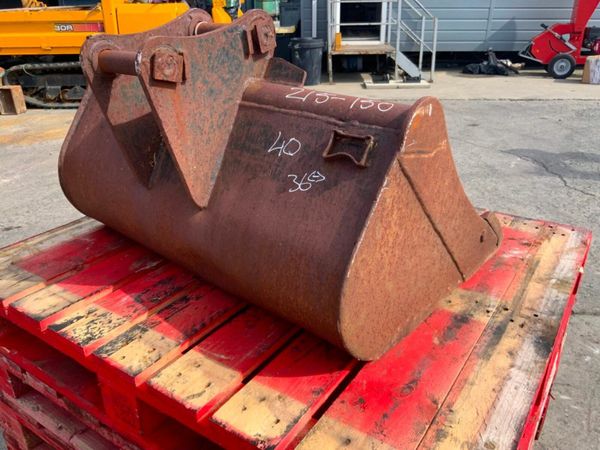 36" DIGGING BUCKET........40mm PINS.......904-36 377221663