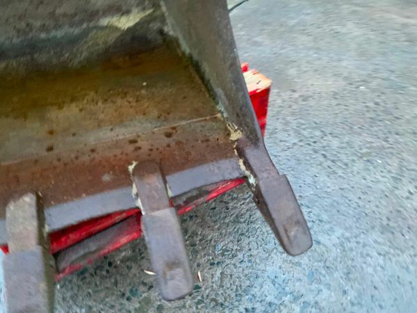 36" DIGGING BUCKET....80m PINS........91s. 377221695