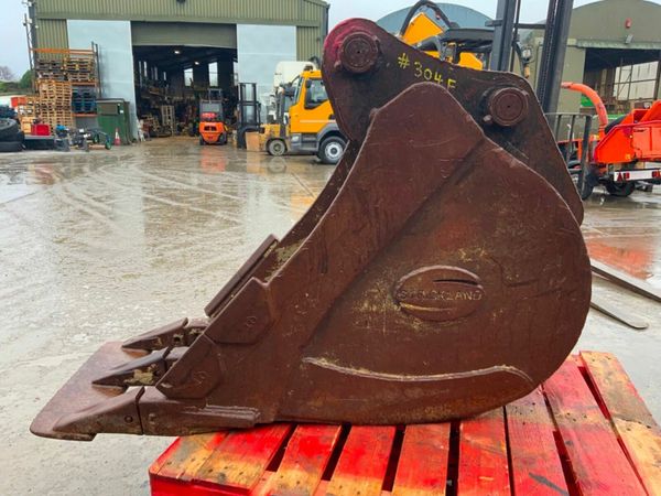 24"  STRICKLAND BUCKET....65mm PINS........304f. 377221633