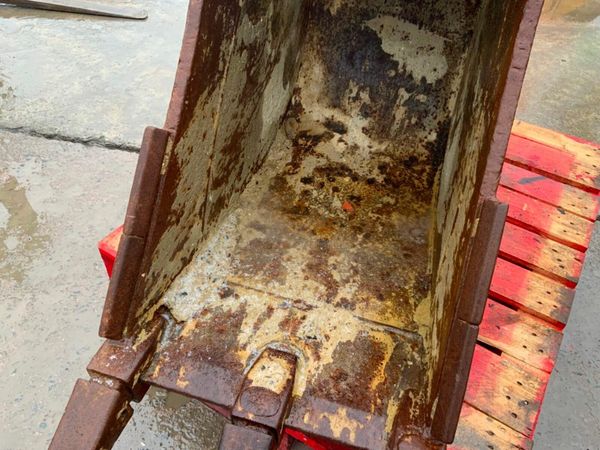 24"  STRICKLAND BUCKET....65mm PINS........304f. 377221634