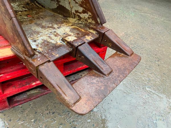 24"  STRICKLAND BUCKET....65mm PINS........304f. 377221638