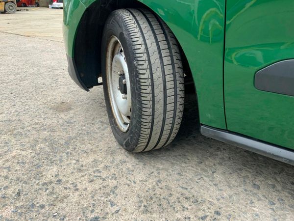 Ford Transit Courier 1.5 377221837