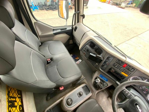 DAF LF 7.5t TWIN COMPARTMENT PHOENIX HOT BOX. 377222043