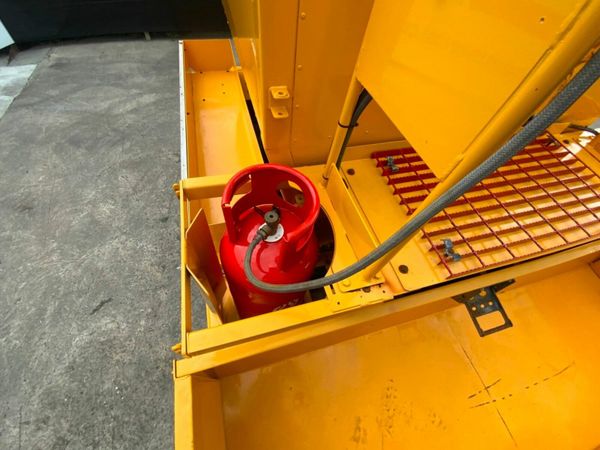 DAF LF 7.5t TWIN COMPARTMENT PHOENIX HOT BOX. 377222051