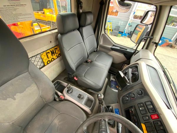 DAF LF 7.5t TWIN COMPARTMENT PHOENIX HOT BOX. 377222054