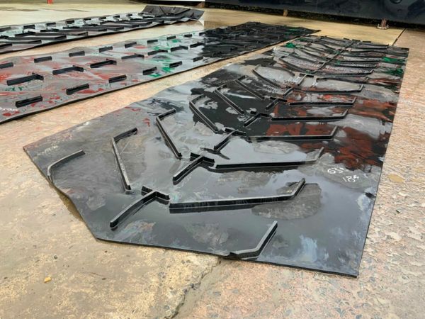 UNUSED CHEVRON PATTERN RUBBER BELT.....5513 377222131