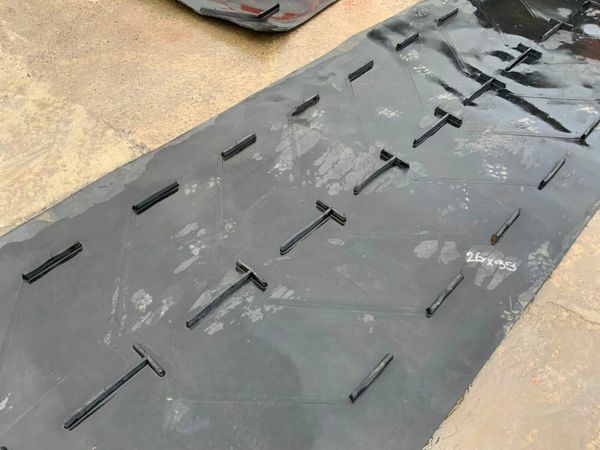 UNUSED CHEVRON PATTERN RUBBER BELT.....5513 377222136