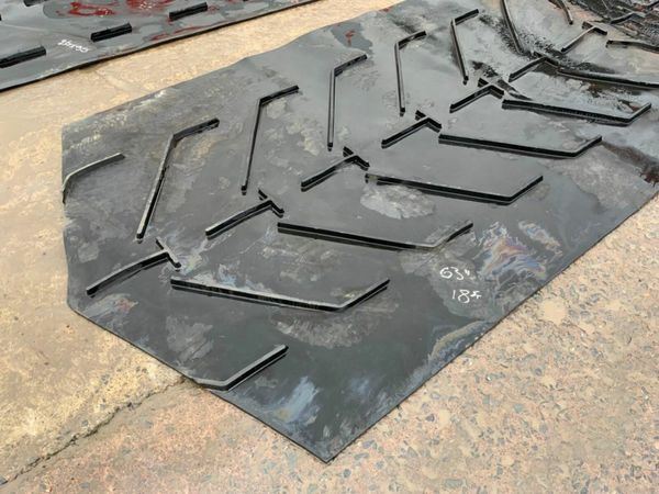 UNUSED CHEVRON PATTERN RUBBER BELT.....5513 377222137