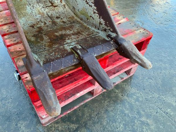 24" CATERPILLAR BUCKET.......65mm PINS..........32 377222240