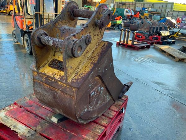 24" CATERPILLAR BUCKET.......65mm PINS..........32 377222244