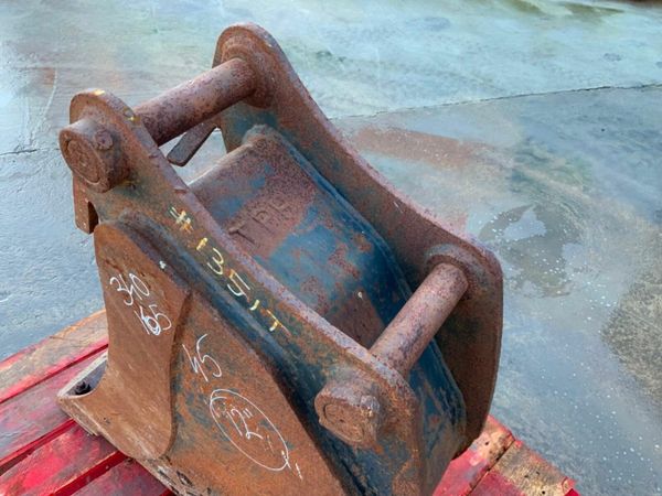 12" DIGGING BUCKET....45mm PINS.......1351t. 377222265