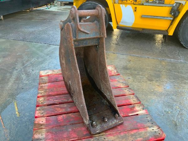 12" DIGGING BUCKET....45mm PINS.......1351t. 377222267