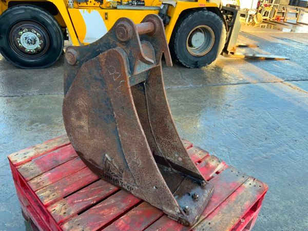 12" DIGGING BUCKET....45mm PINS.......1351t. 377222268