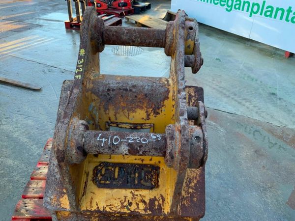 24" CATERPILLAR BUCKET.......65mm PINS..........32 377222237