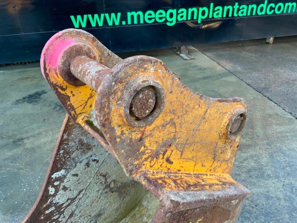 24" CATERPILLAR BUCKET.......65mm PINS..........32 377222238