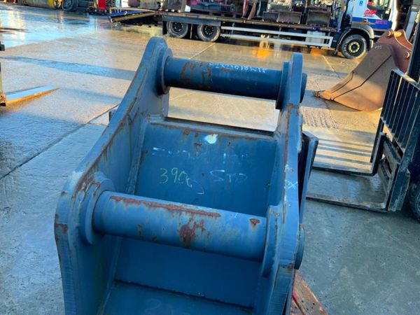 UNUSED 18" HILL BUCKET.......80mm PINS.........150 377222382