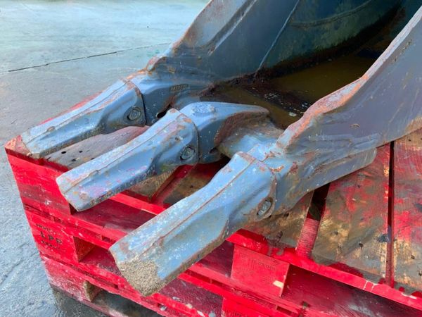 UNUSED 18" HILL BUCKET.......80mm PINS.........150 377222391