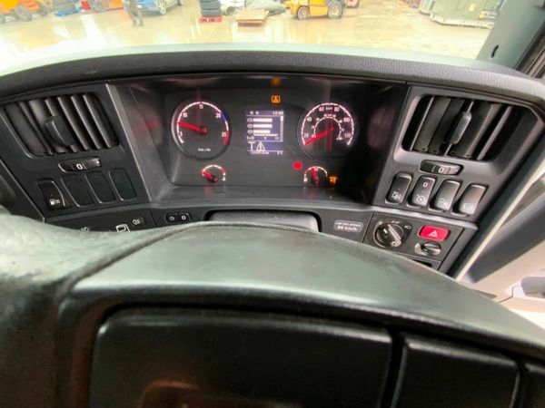 Scania R490 R420 TOPLINE MID LIFT AND STEER. 377222462