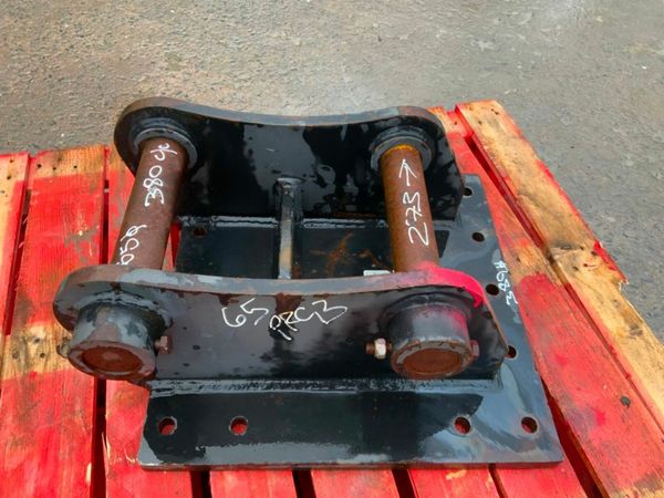 HAMMER / BREAKER CRADLE.....65mm PINS.....389f. 377222782